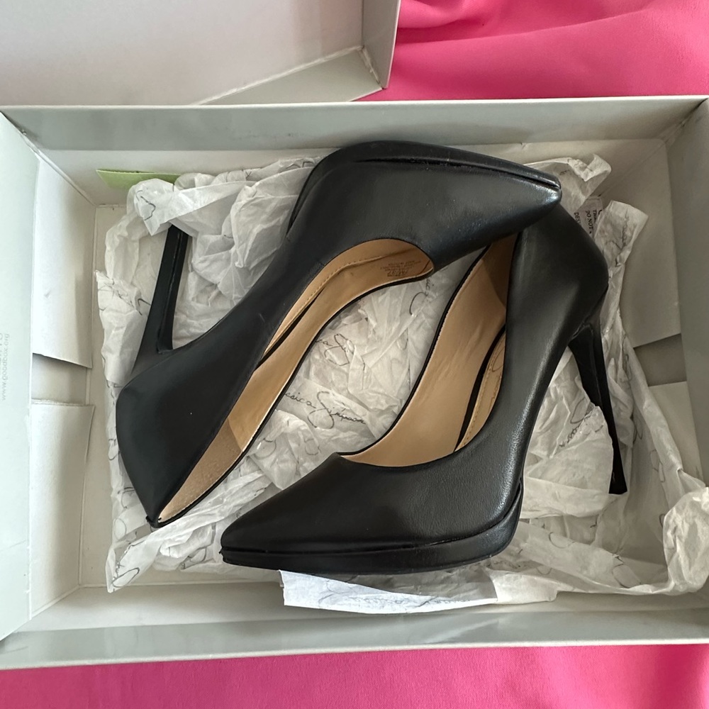 Jessica Simpson pumps